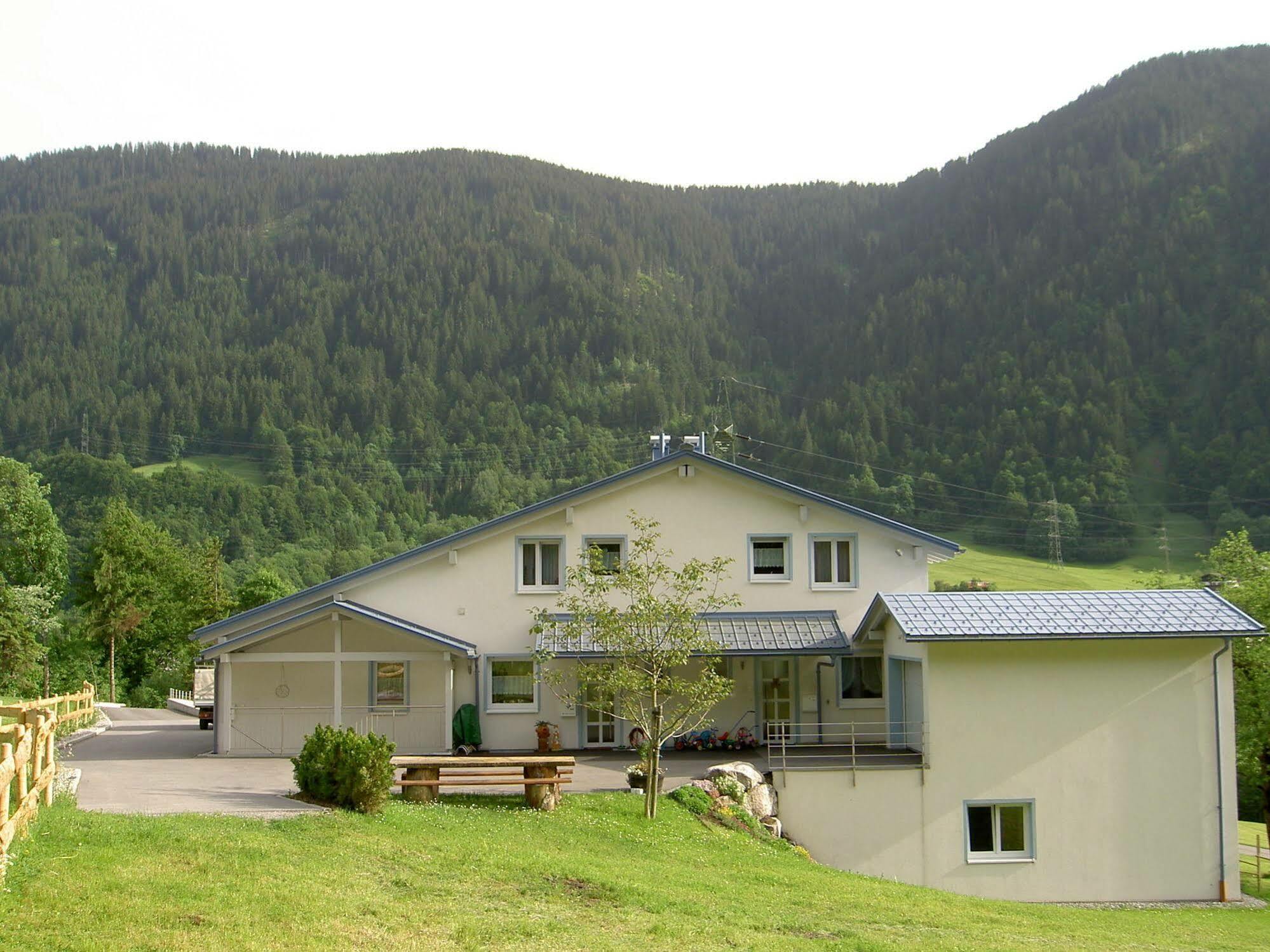 Haus Roecken Apartamento Dalaas Exterior foto